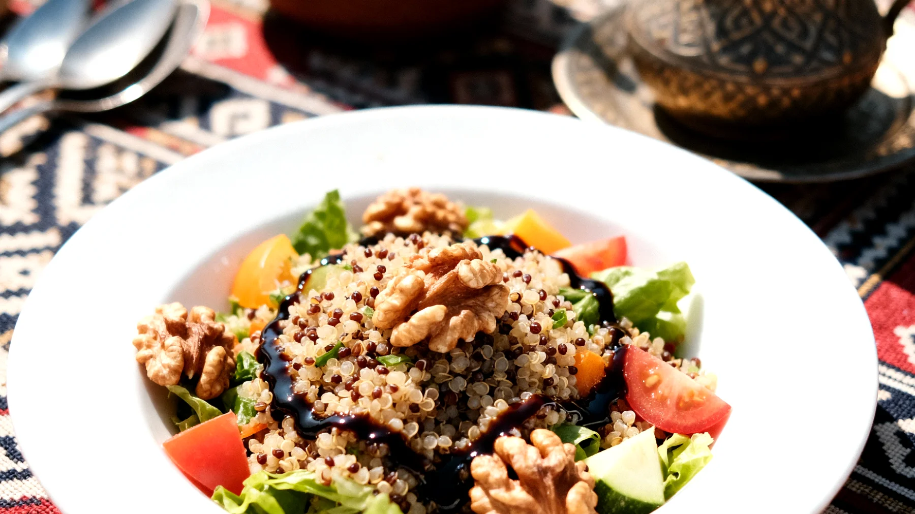 Cevizli Kinoa Salatası (Balsamik Soslu)"